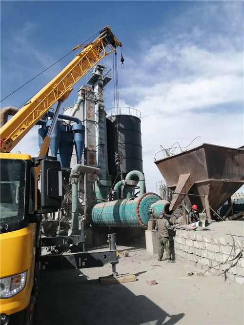 长沙市设备搬运等各类工程项目中，吊车起着关键作用